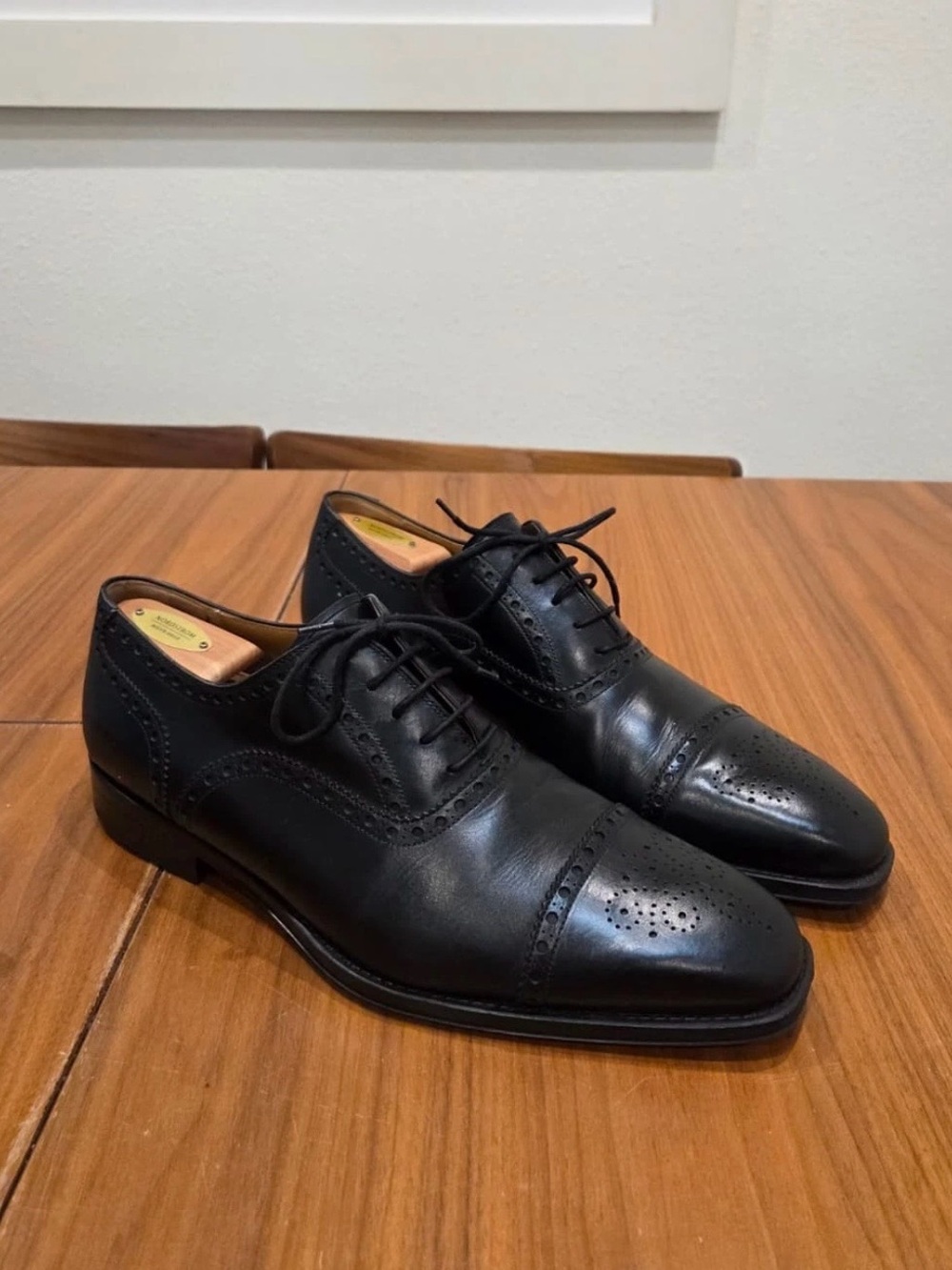 Size 11 - Magnanni Black Brogue oxford cap toe dress shoe